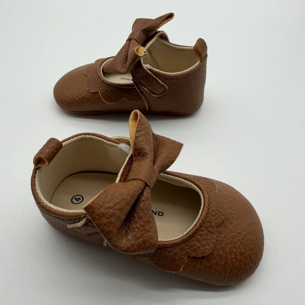 Lucky Brand Baby Girls Tan Crib Shoe Bow Scalloped Tan Size 4 (9-12 Months) NWOT